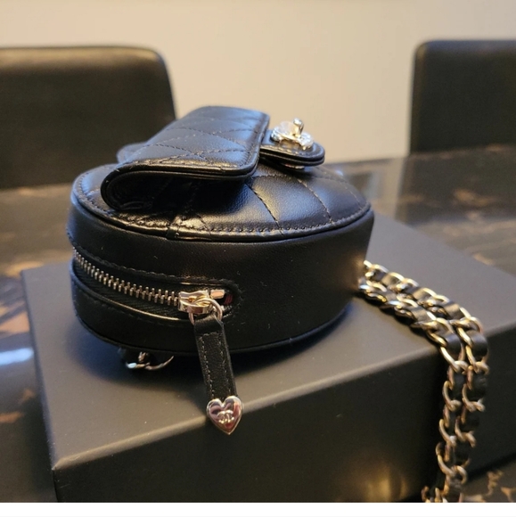 Chanel hottest heart belt bag in black - Picture 5 of 8